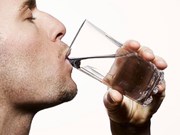 ଠିଆ ହୋଇ ପାଣି ପିଇଲେ ହୋଇଥାଏ ଏସବୁ ରୋଗ ,ଜାଣନ୍ତୁ...